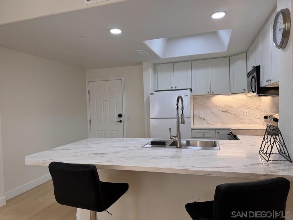 9263 Regents Rd B202