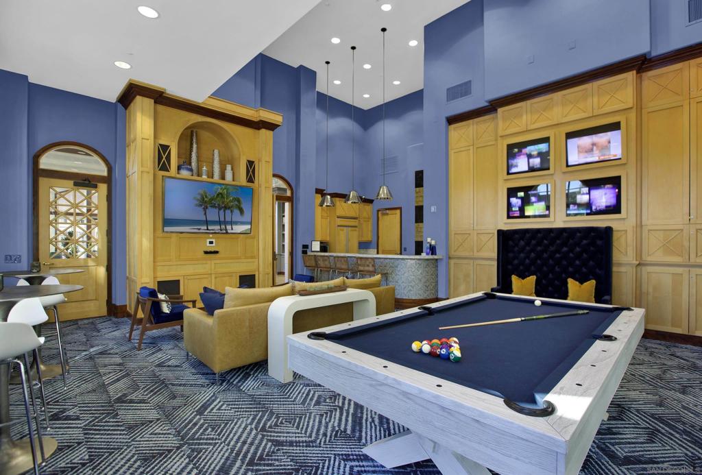 9263 Regents Rd B202