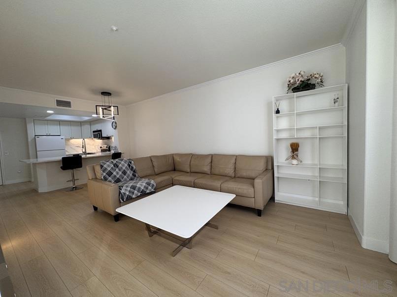 9263 Regents Rd B202