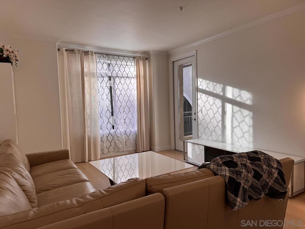 9263 Regents Rd B202