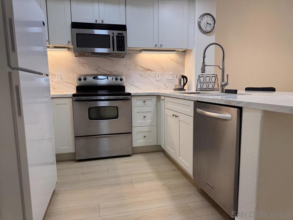 9263 Regents Rd B202