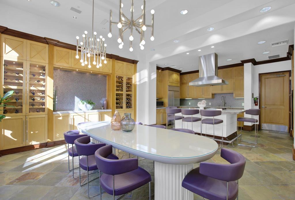 9263 Regents Rd B202