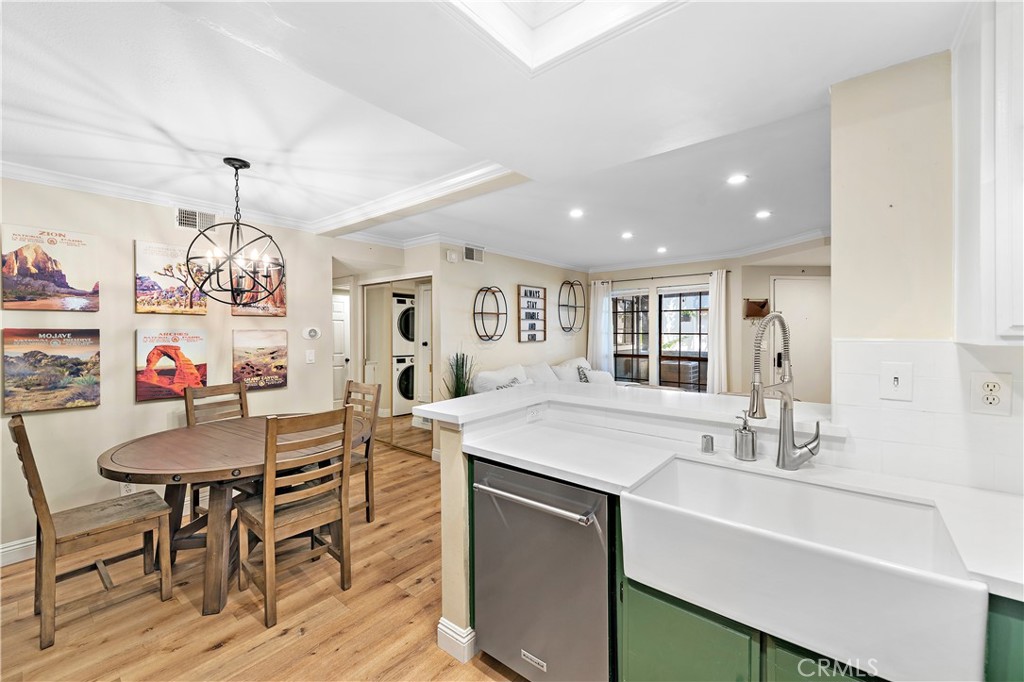 27294 Avenida De La Plata 137