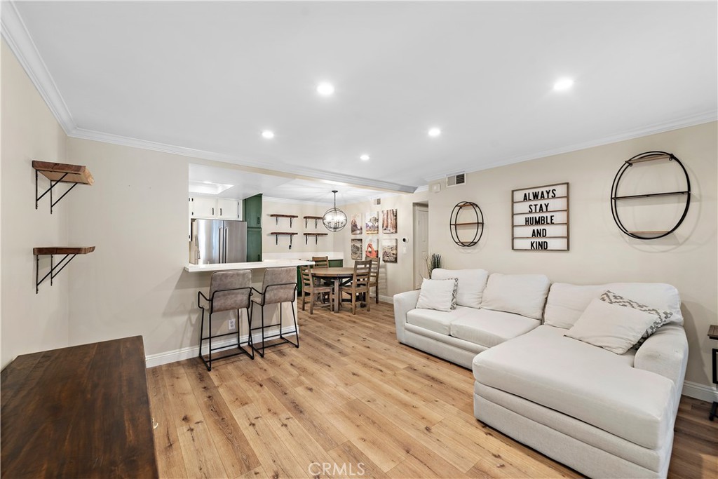 27294 Avenida De La Plata 137