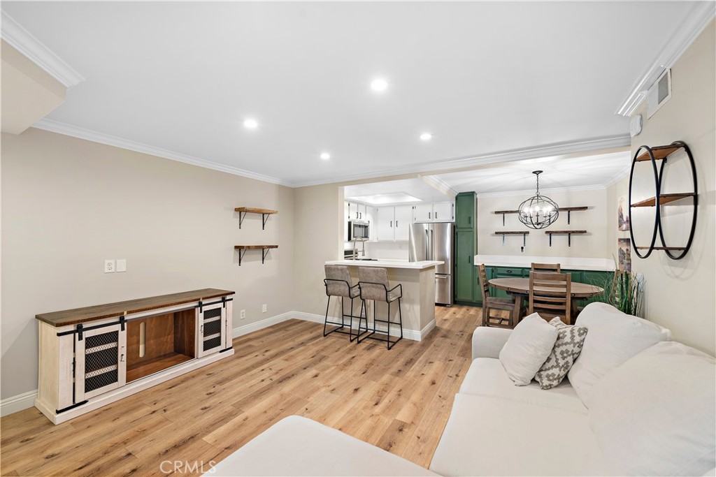 27294 Avenida De La Plata 137