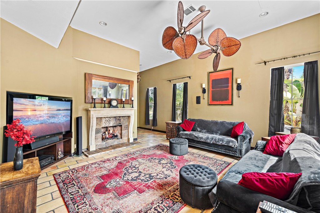 426 Camino Flora Vista