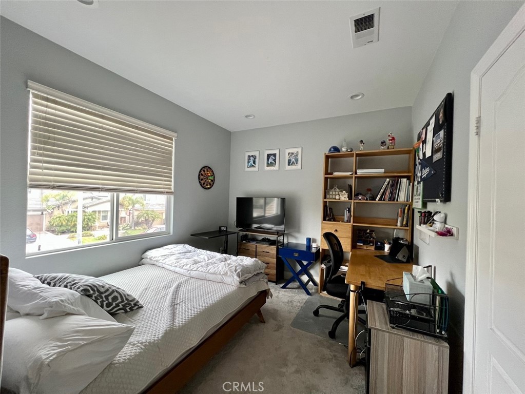 2462 N Avalon Avenue