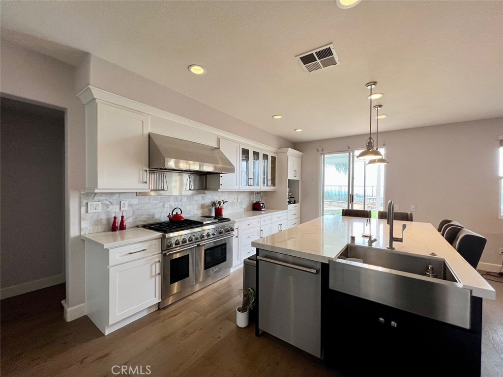 2462 N Avalon Avenue