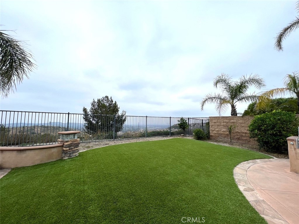 2462 N Avalon Avenue