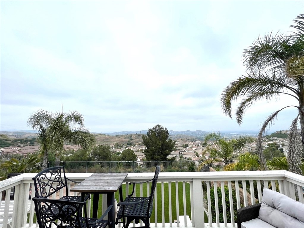 2462 N Avalon Avenue