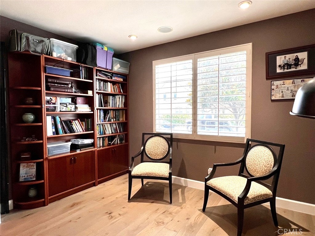 2462 N Avalon Avenue