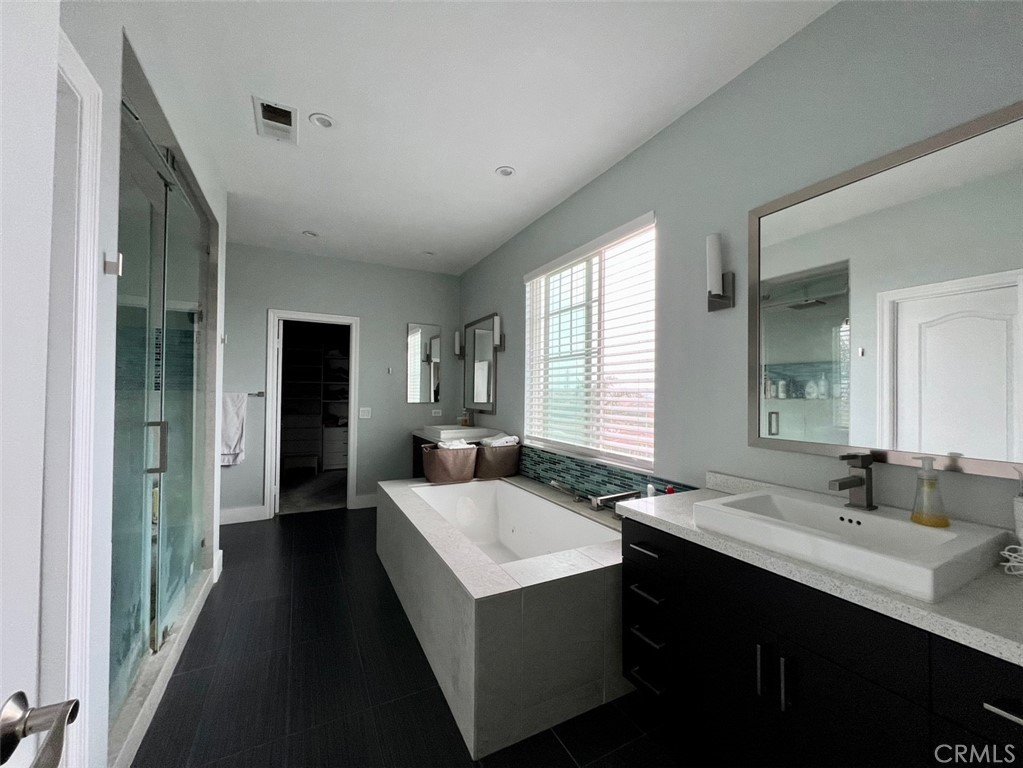 2462 N Avalon Avenue