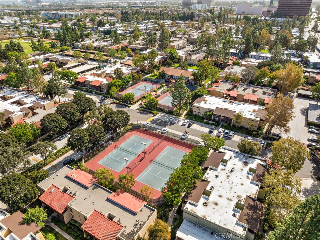 1000 Macarthur Boulevard W 16