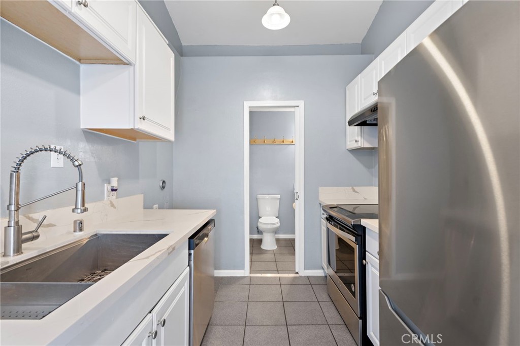 1000 Macarthur Boulevard W 16