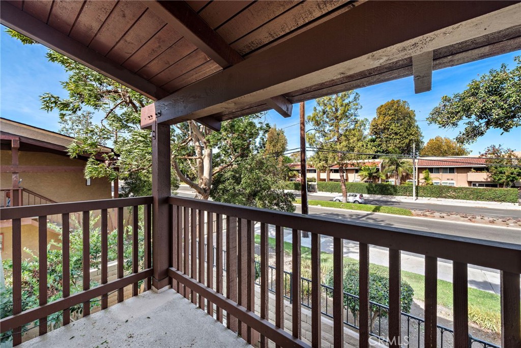 1000 Macarthur Boulevard W 16