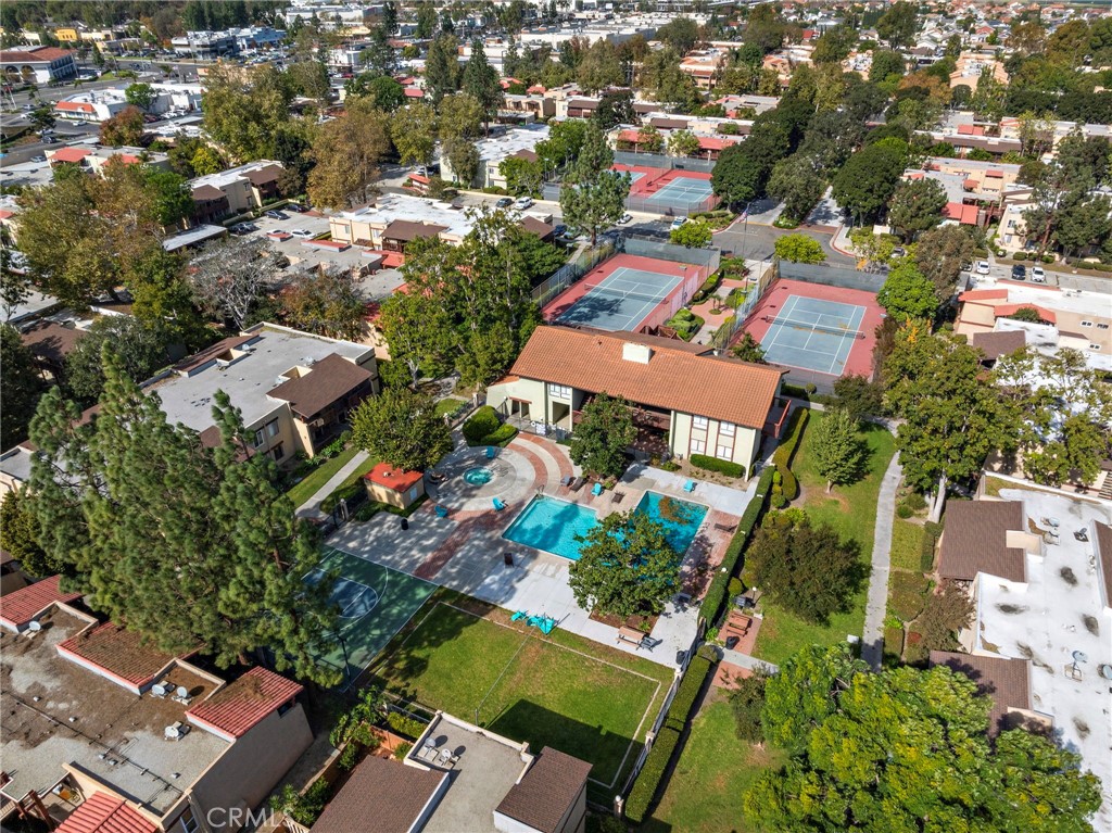 1000 Macarthur Boulevard W 16