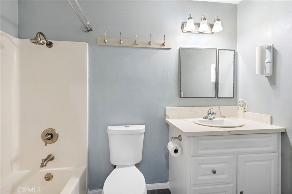 1000 Macarthur Boulevard W 16