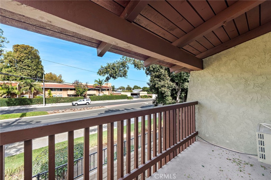 1000 Macarthur Boulevard W 16