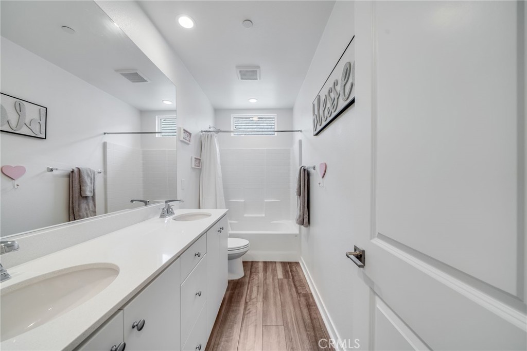 7452 Desert Holly Street