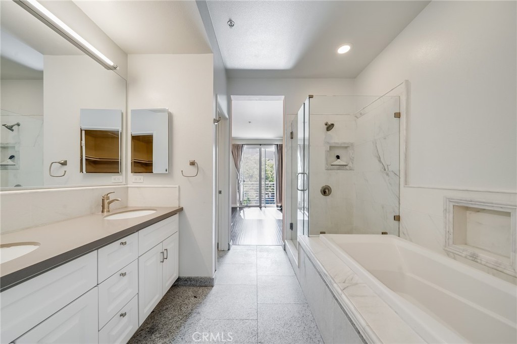 259 E Jeanette