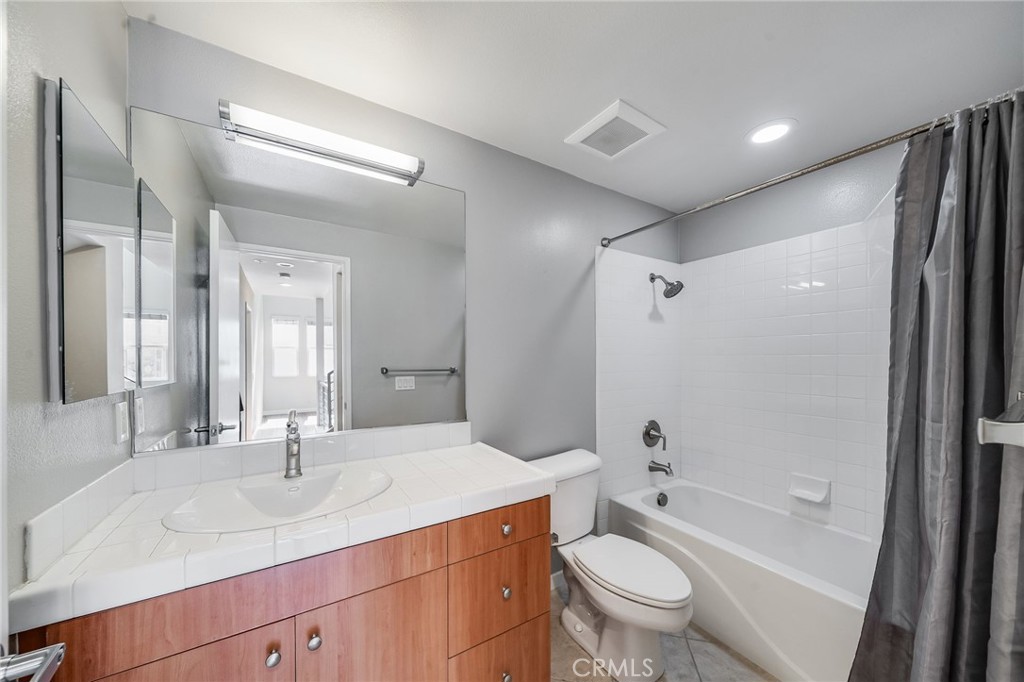 259 E Jeanette