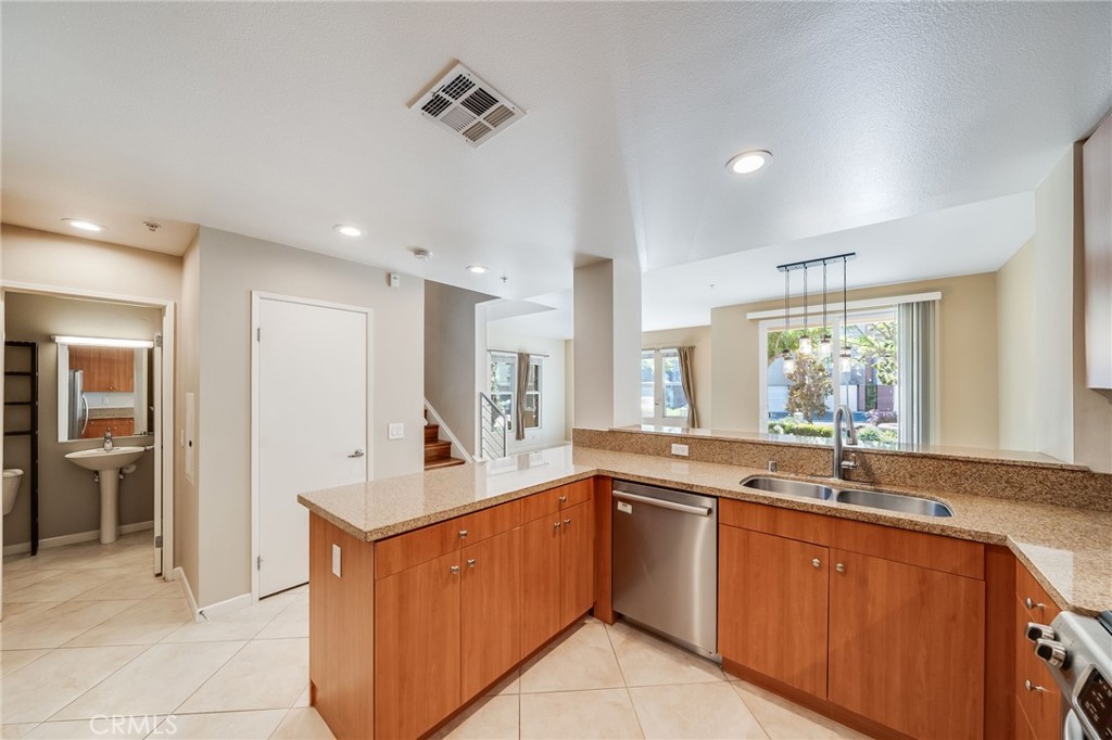 259 E Jeanette