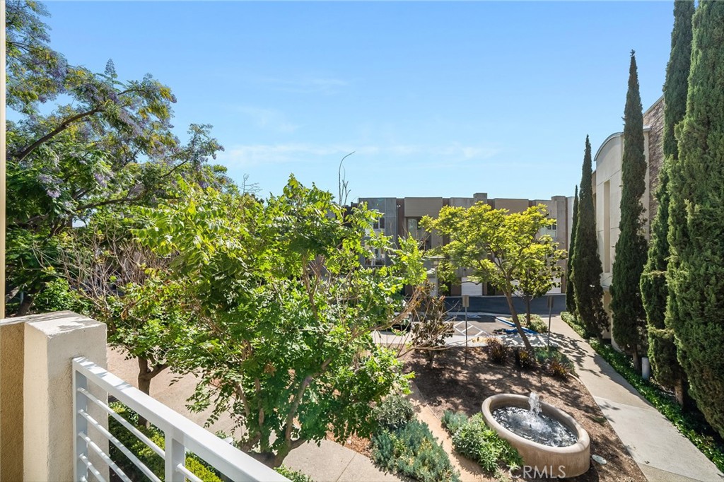 259 E Jeanette