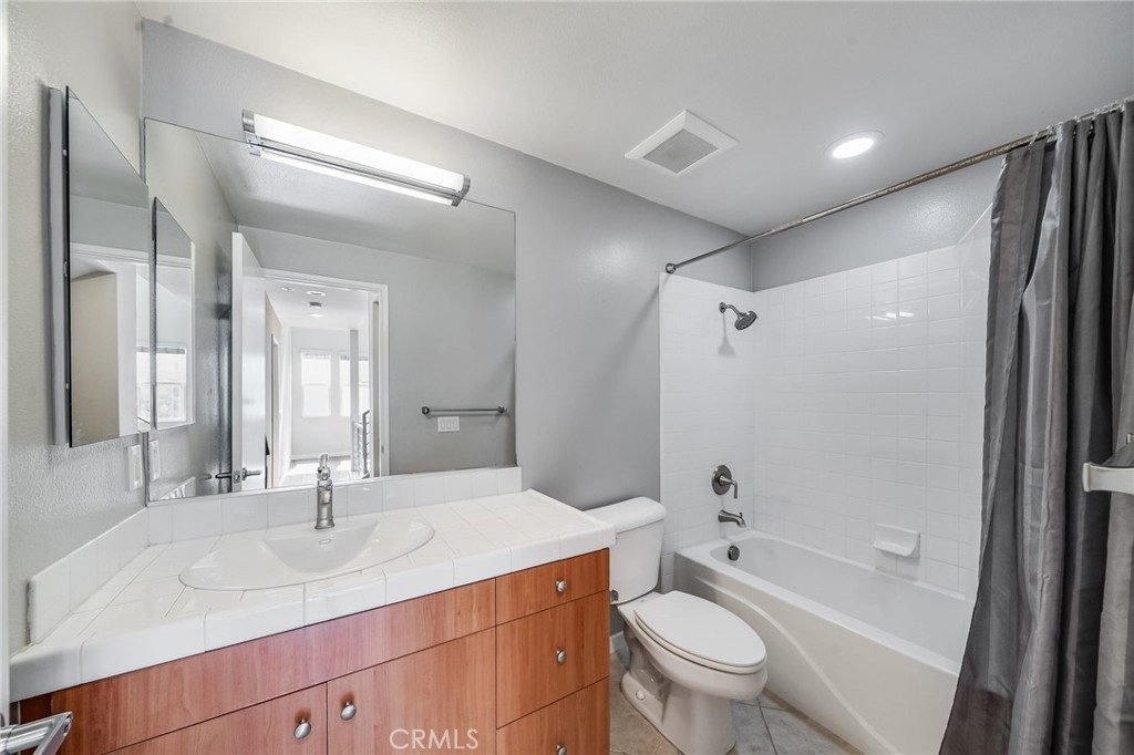 259 E Jeanette