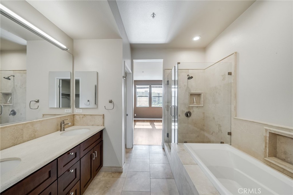 259 E Jeanette