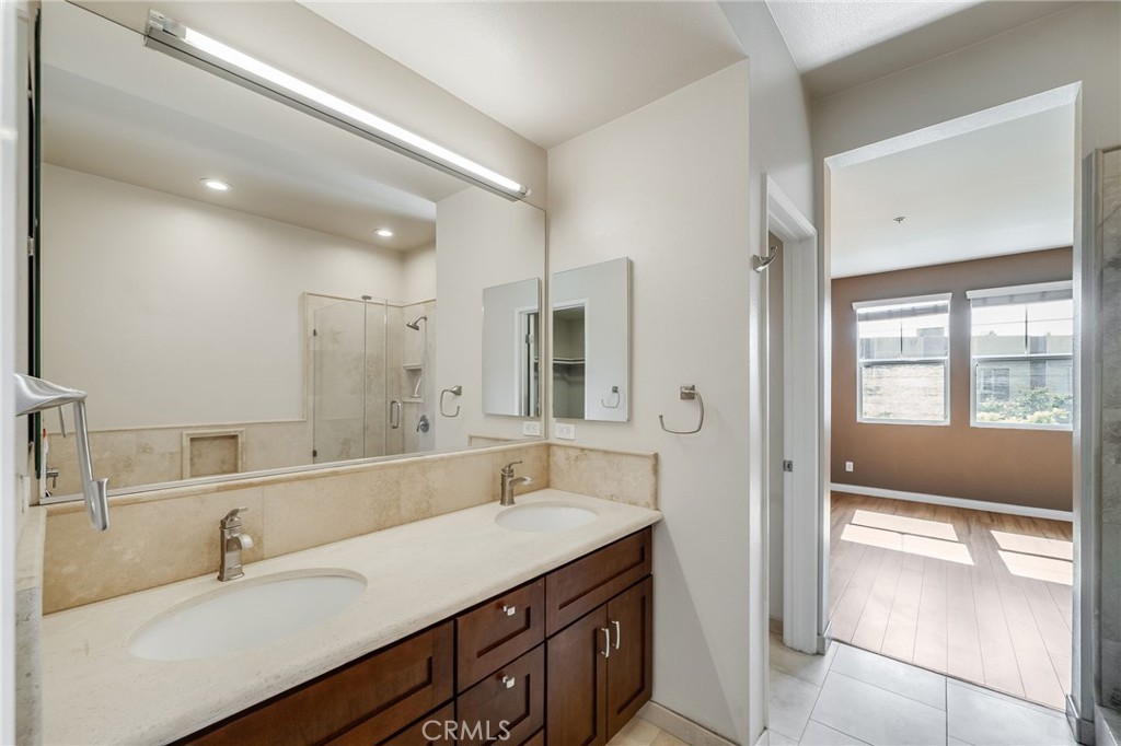259 E Jeanette