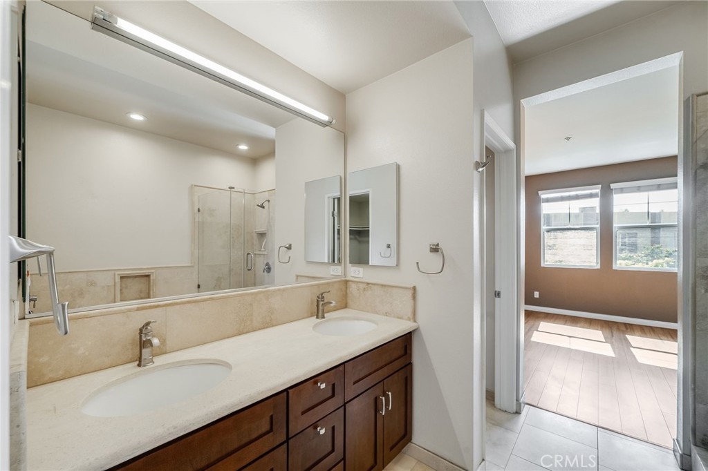 259 E Jeanette