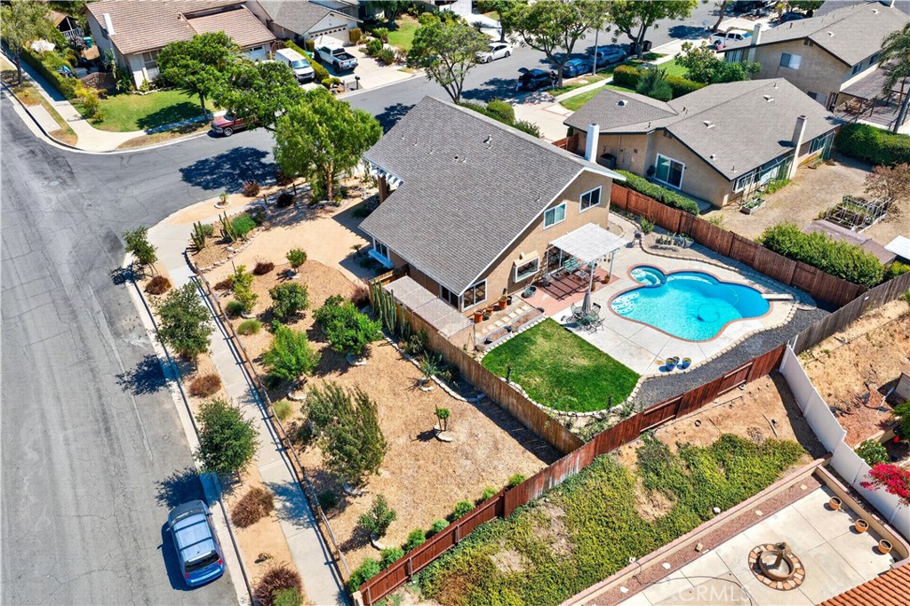 990 Queensdale Ave