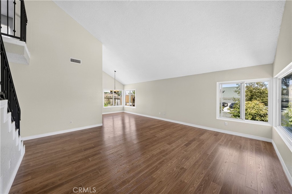 990 Queensdale Ave