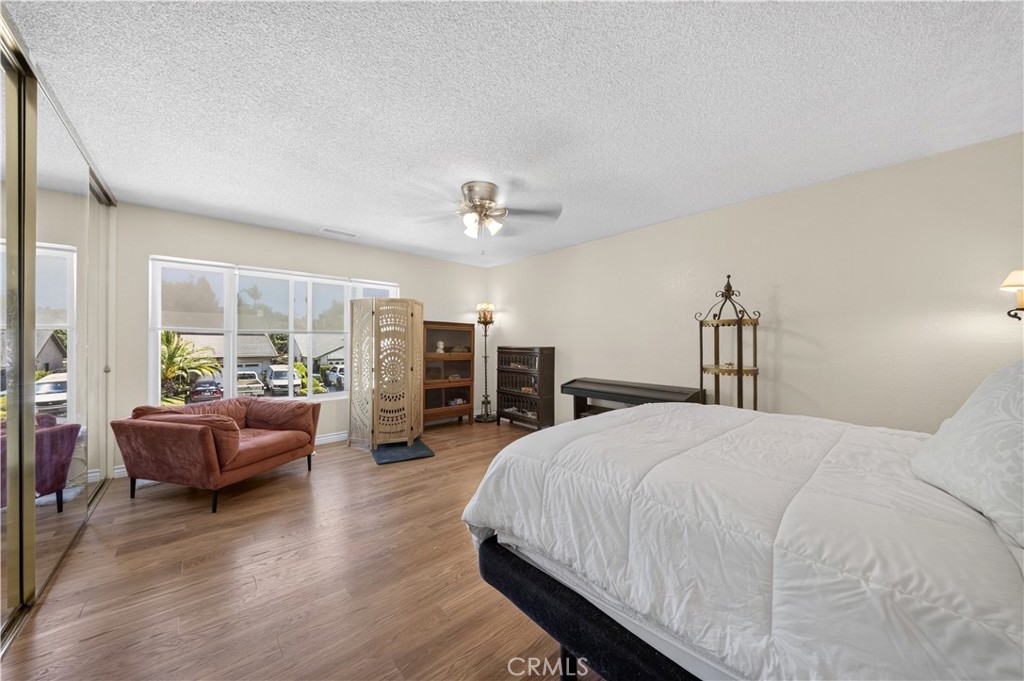 990 Queensdale Ave