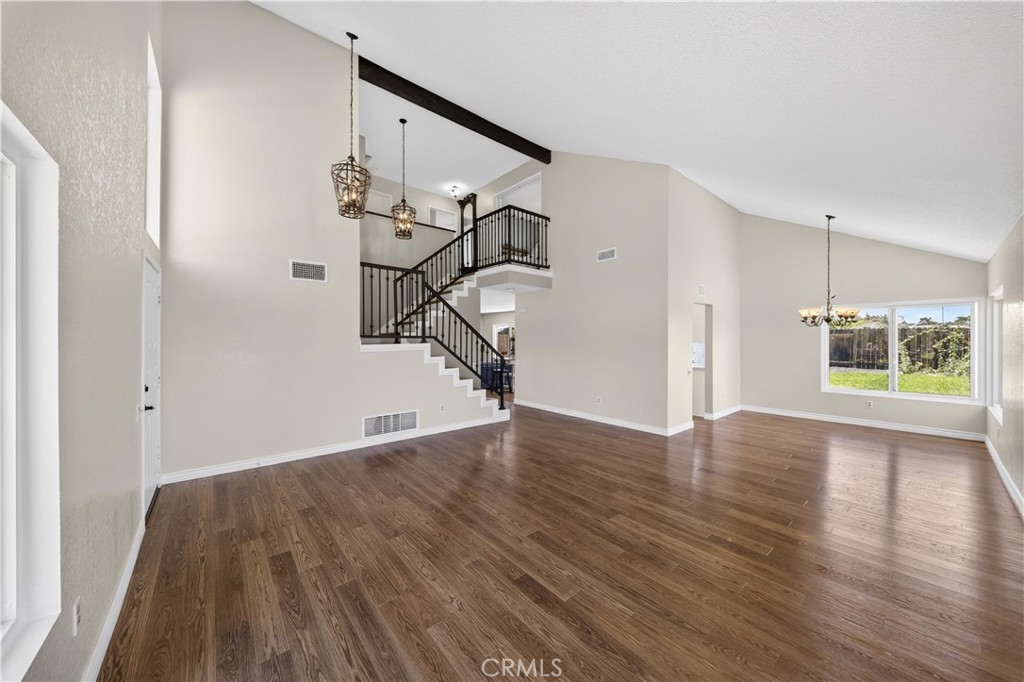 990 Queensdale Ave