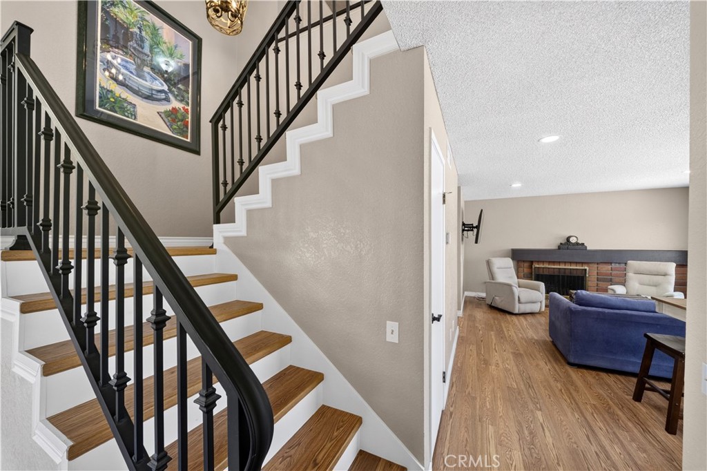 990 Queensdale Ave
