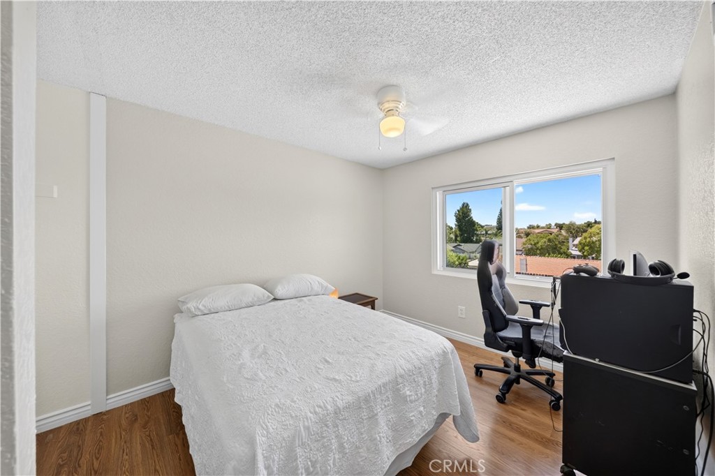 990 Queensdale Ave