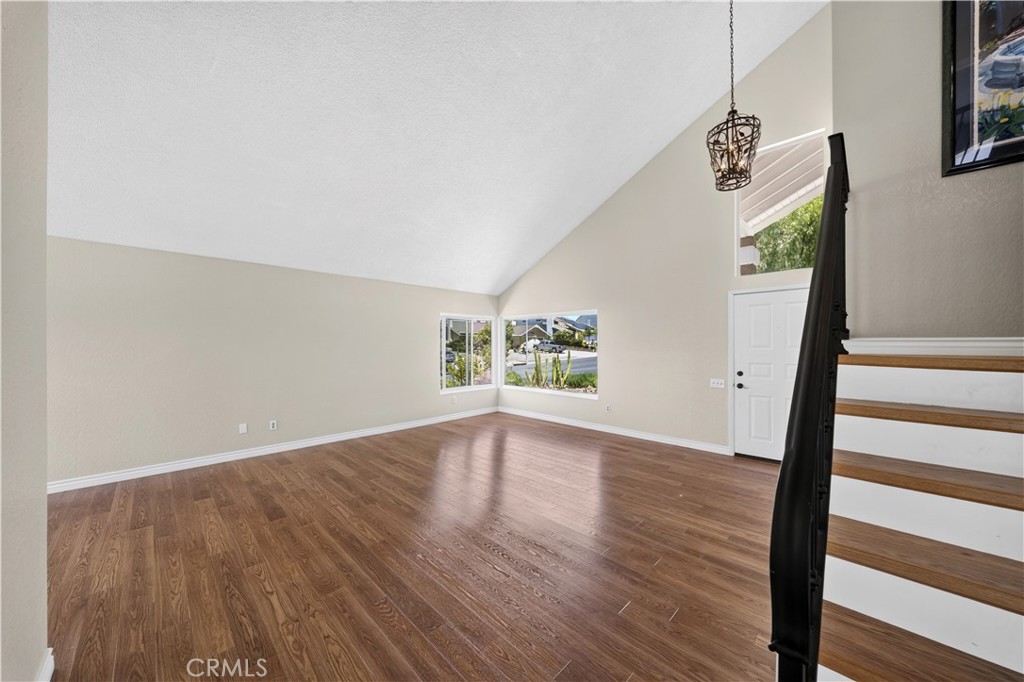 990 Queensdale Ave