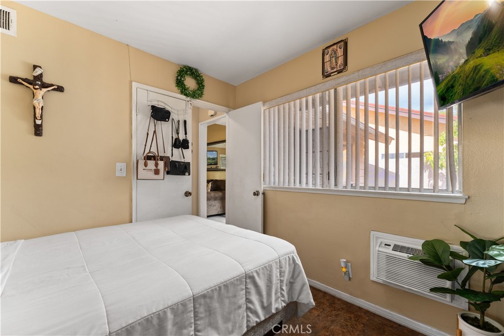 2226 N Eastwood Avenue