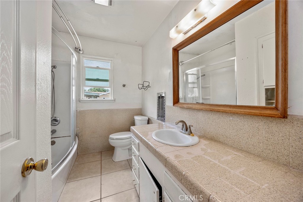 1208 E Commonwealth Avenue