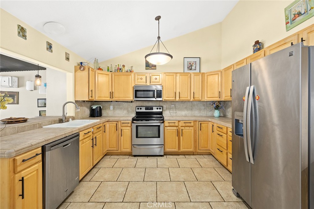 6915 Eastwood Avenue