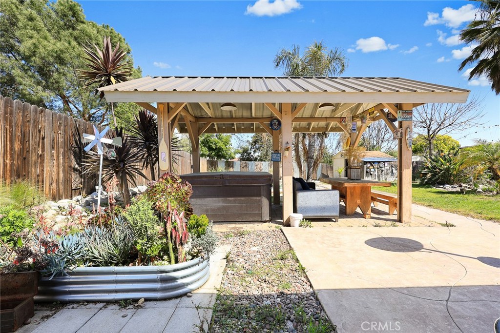 6915 Eastwood Avenue