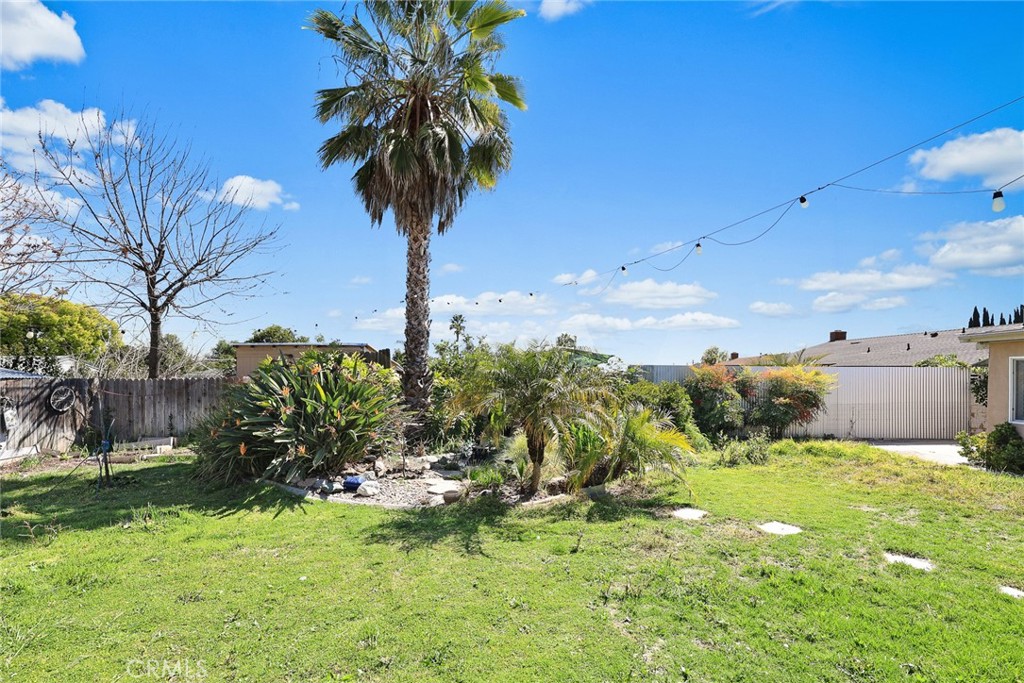 6915 Eastwood Avenue