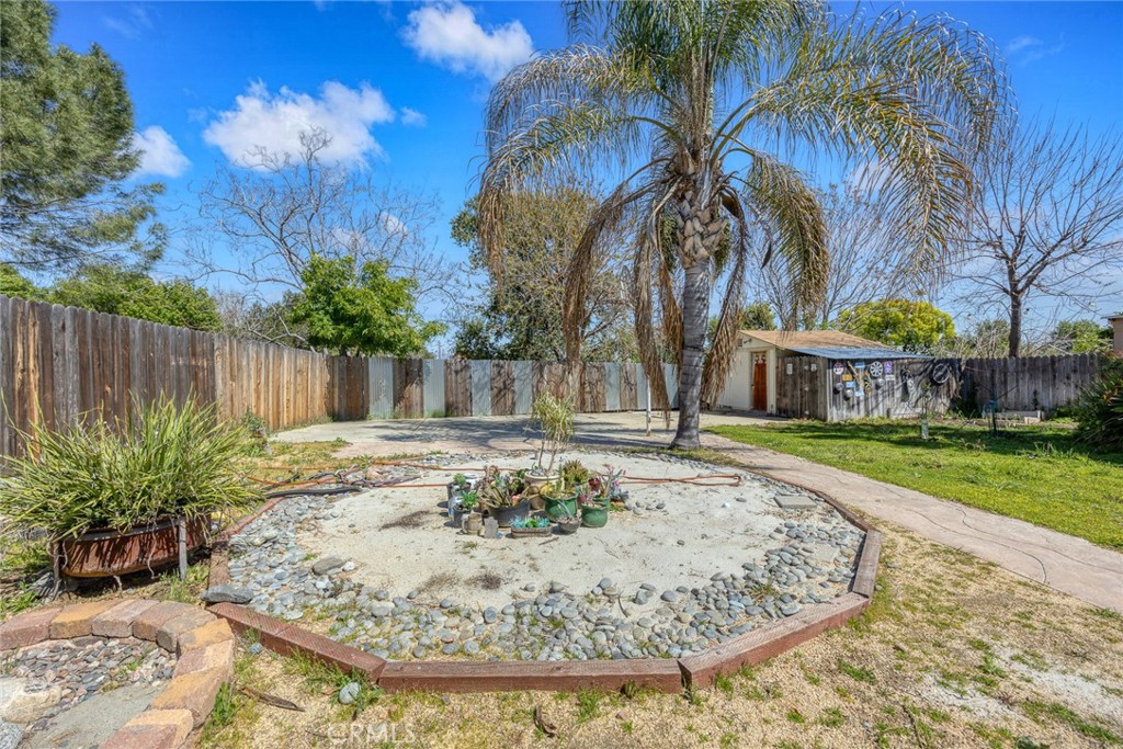 6915 Eastwood Avenue