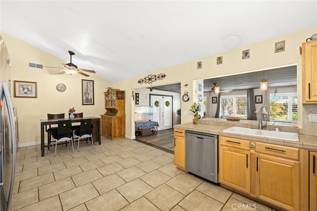 6915 Eastwood Avenue