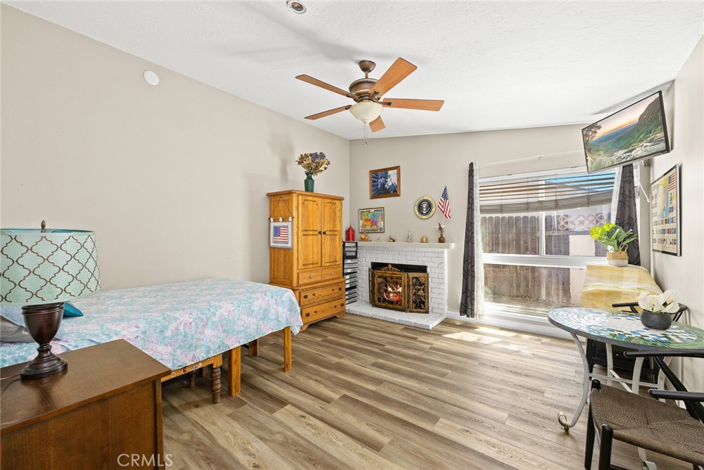 6915 Eastwood Avenue