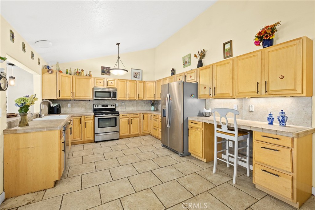 6915 Eastwood Avenue