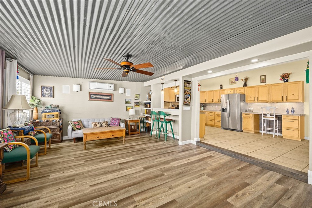 6915 Eastwood Avenue