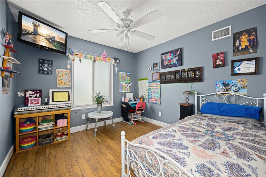 6915 Eastwood Avenue