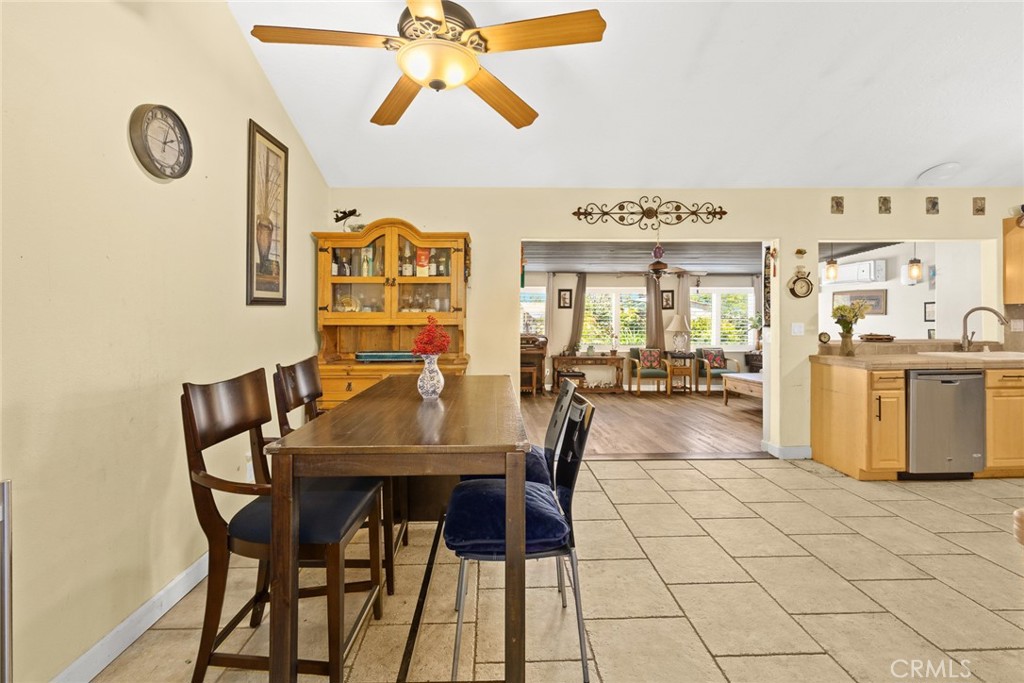 6915 Eastwood Avenue